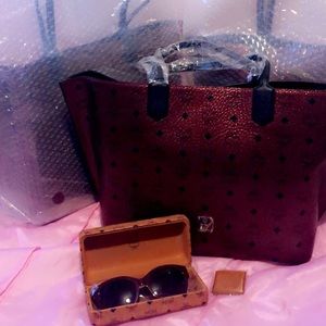 Just showing mcm tote bag...